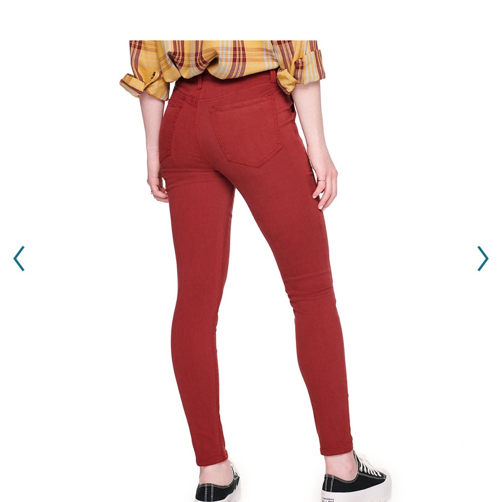 New Juniors' SO Belted Jeggings - Picture 2 of 7